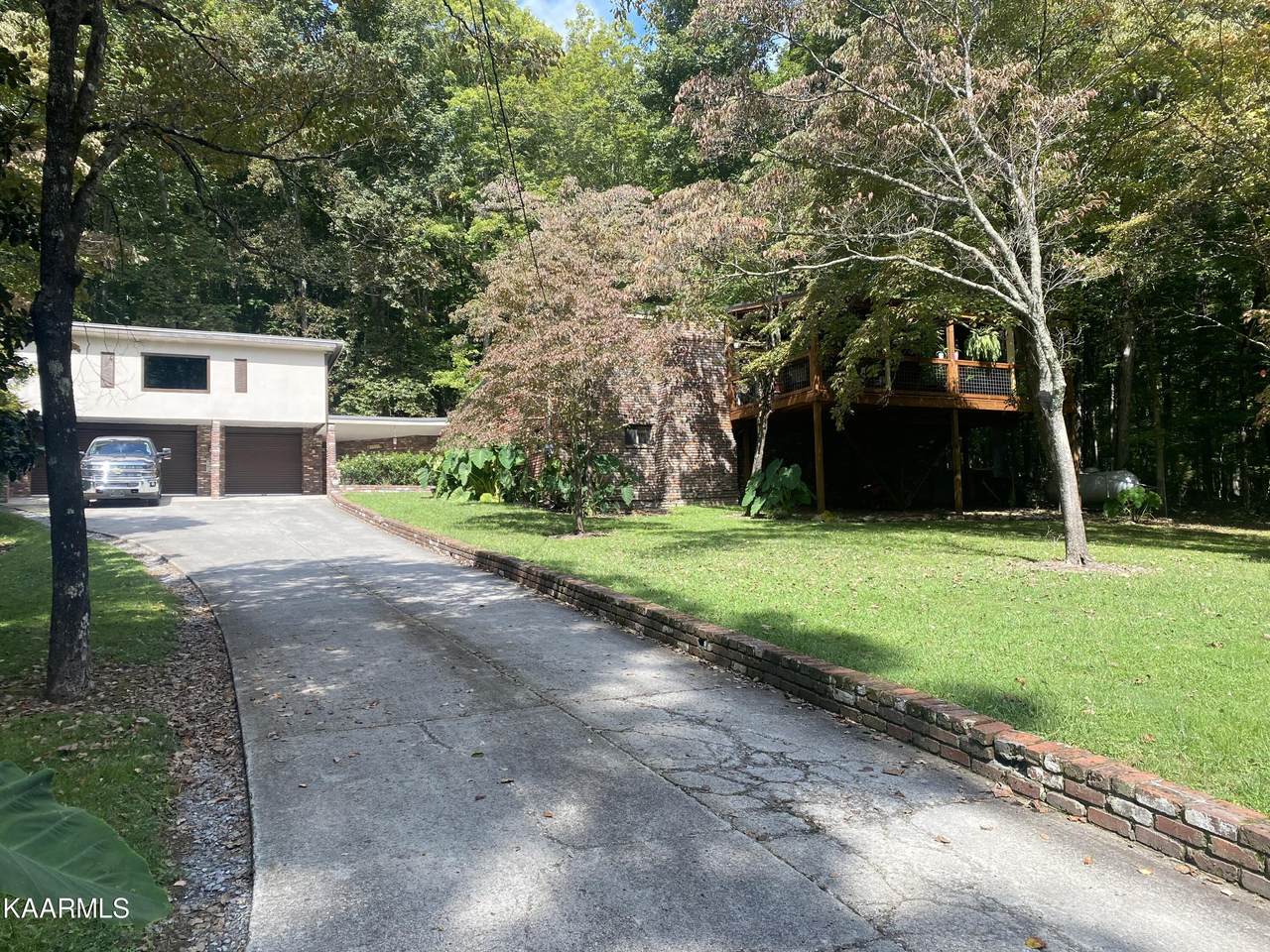 211 Club House Drive - Photo 1