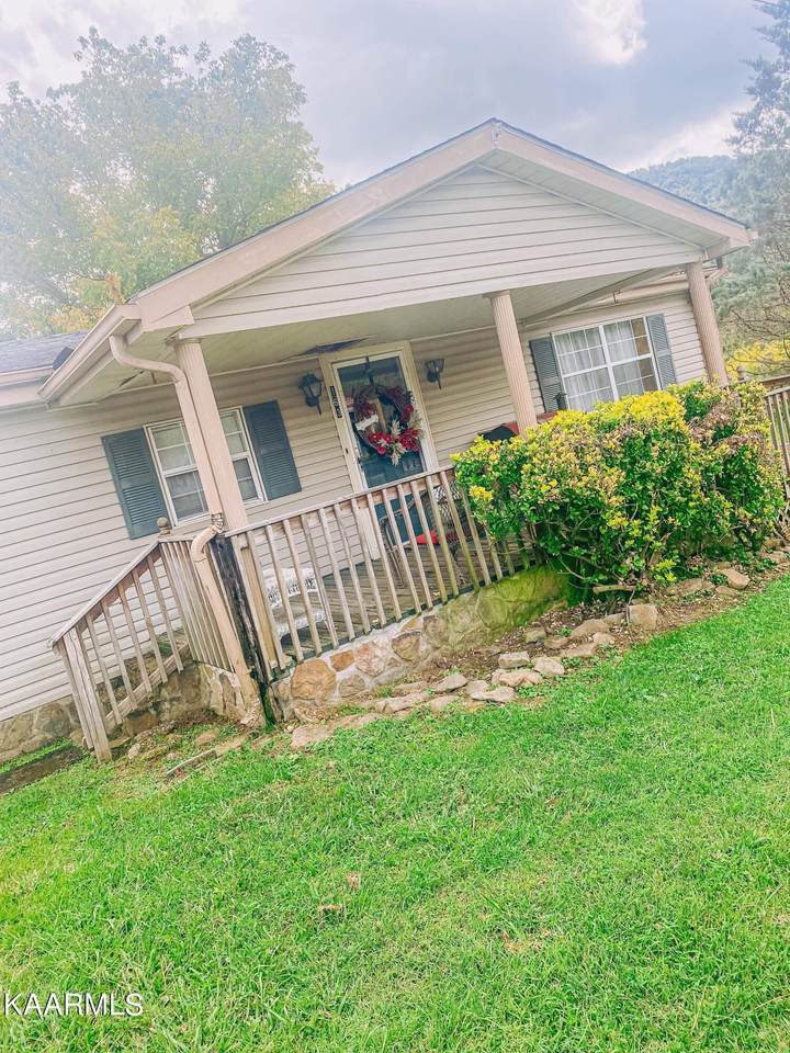 163 Vine St - Photo 1