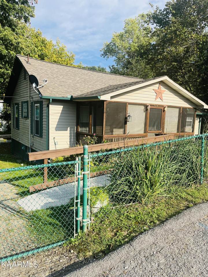 654 Wright St - Photo 1