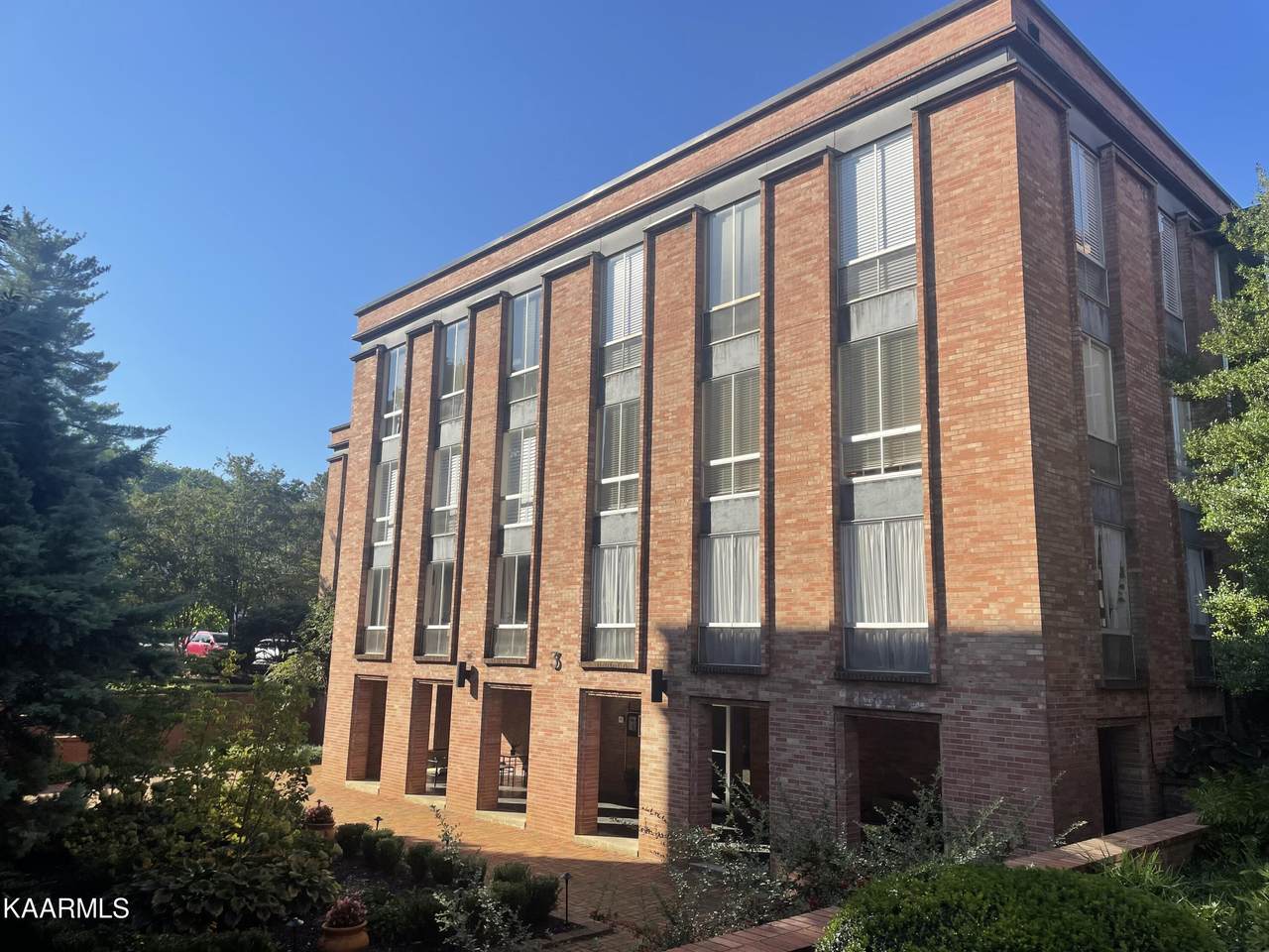 1400 Kenesaw Ave - Photo 1