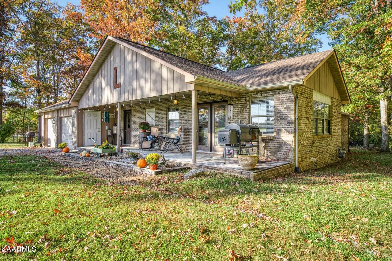 926 Pine Ridge Circle - Photo 1