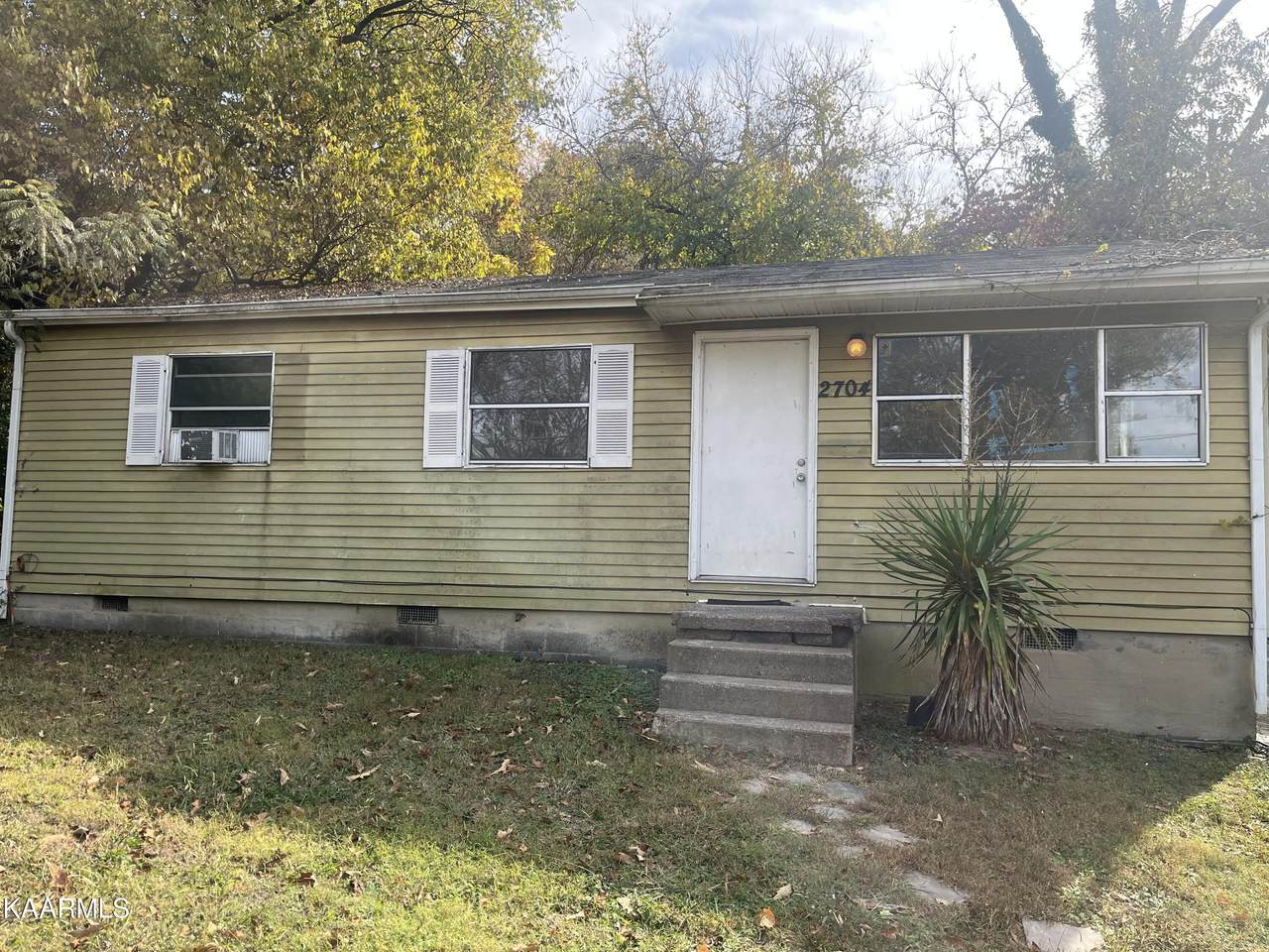 2704 Sunset Ave - Photo 1