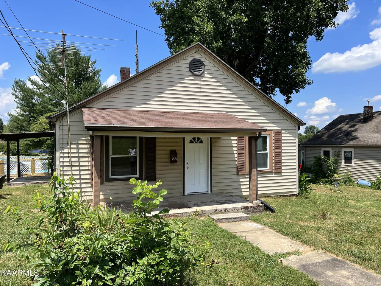 806 Laurel St - Photo 1