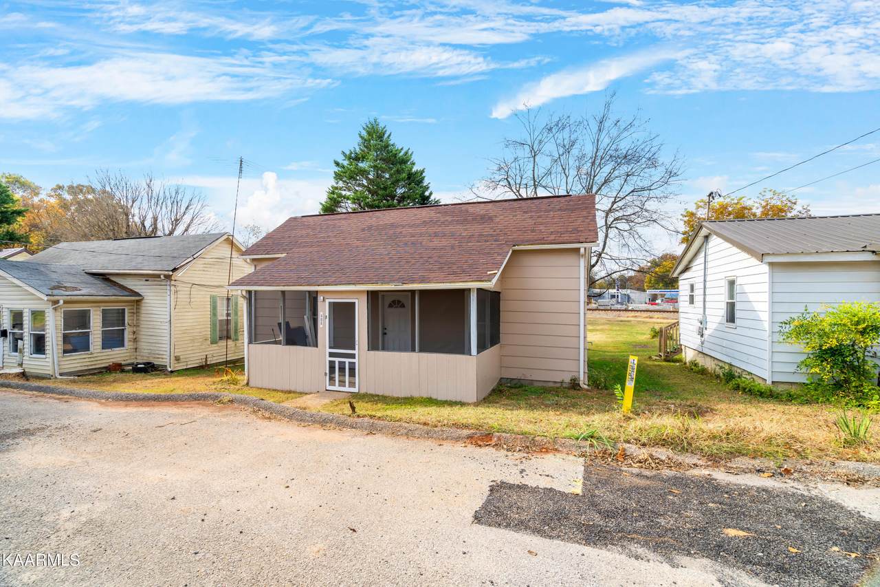 408 Scott St - Photo 1