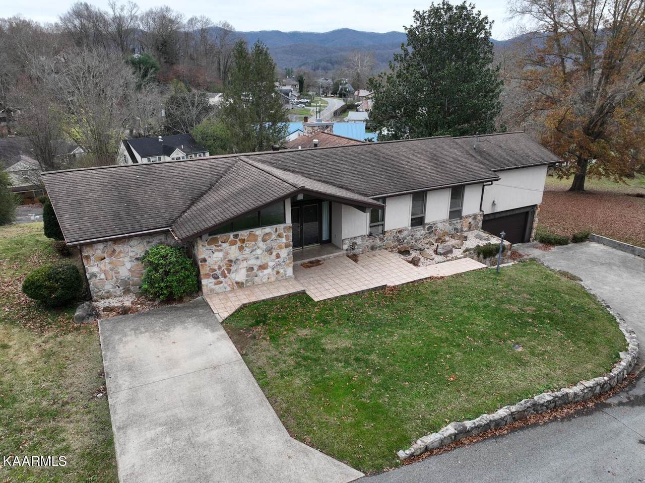 609 Elmwood Rd - Photo 1