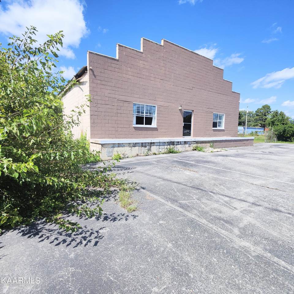 211 Front St - Photo 1