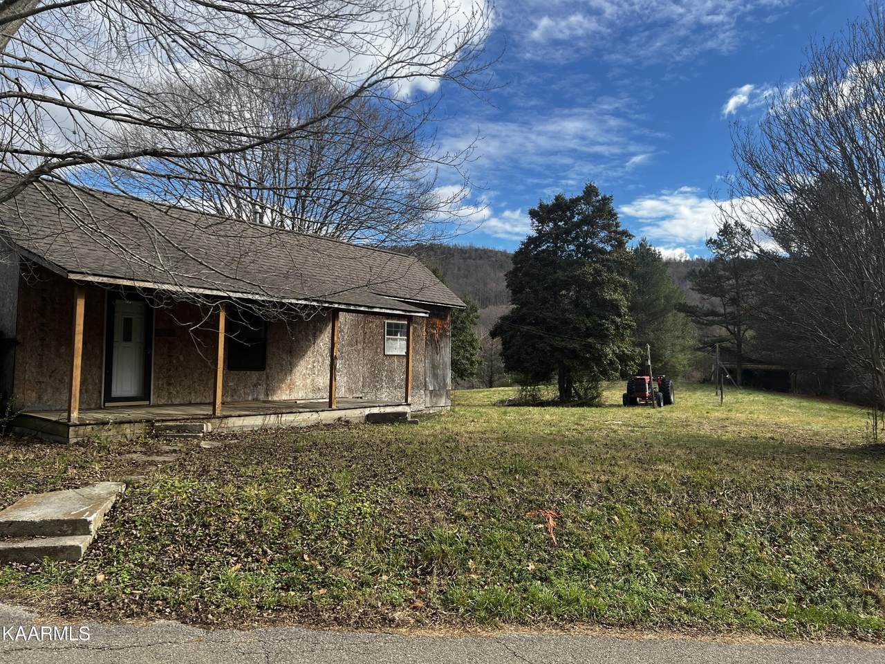 136 Hawkins Rd - Photo 1