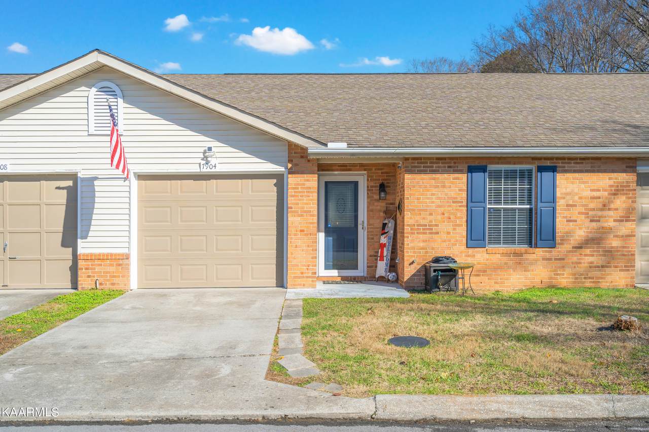 7904 Cavanaugh Way - Photo 1