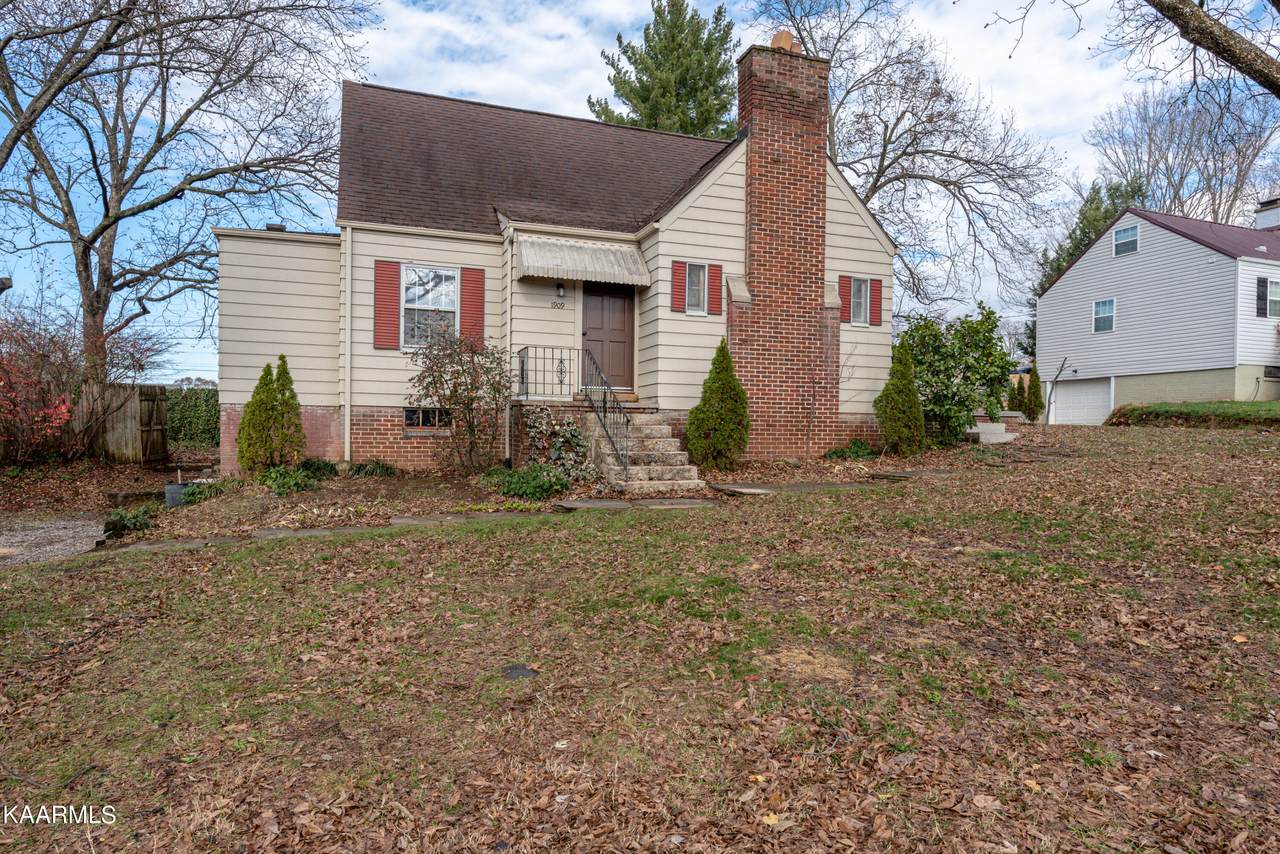 1909 Crest Rd - Photo 1