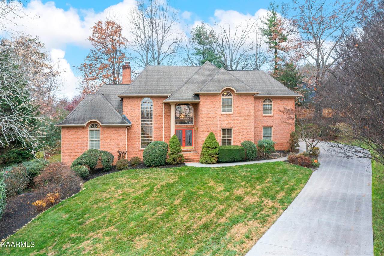 605 Commodore Lane - Photo 1