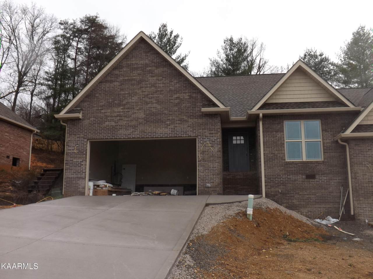 422 Cromwell St - Photo 1