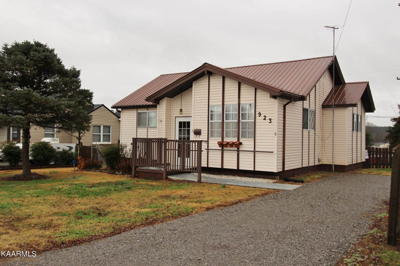 923 Valley Vista Drive - Photo 1