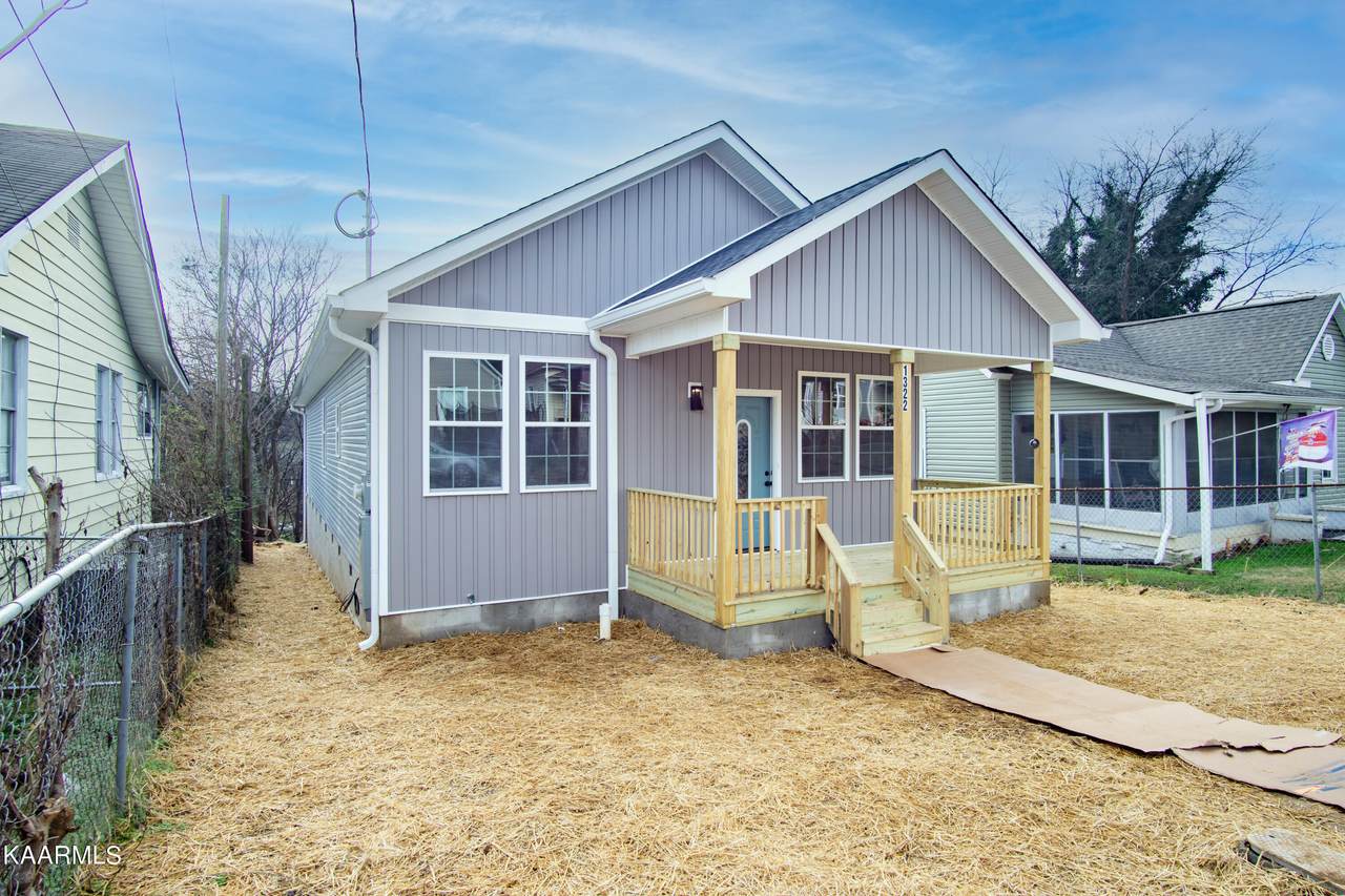 1322 Beaumont Ave - Photo 1