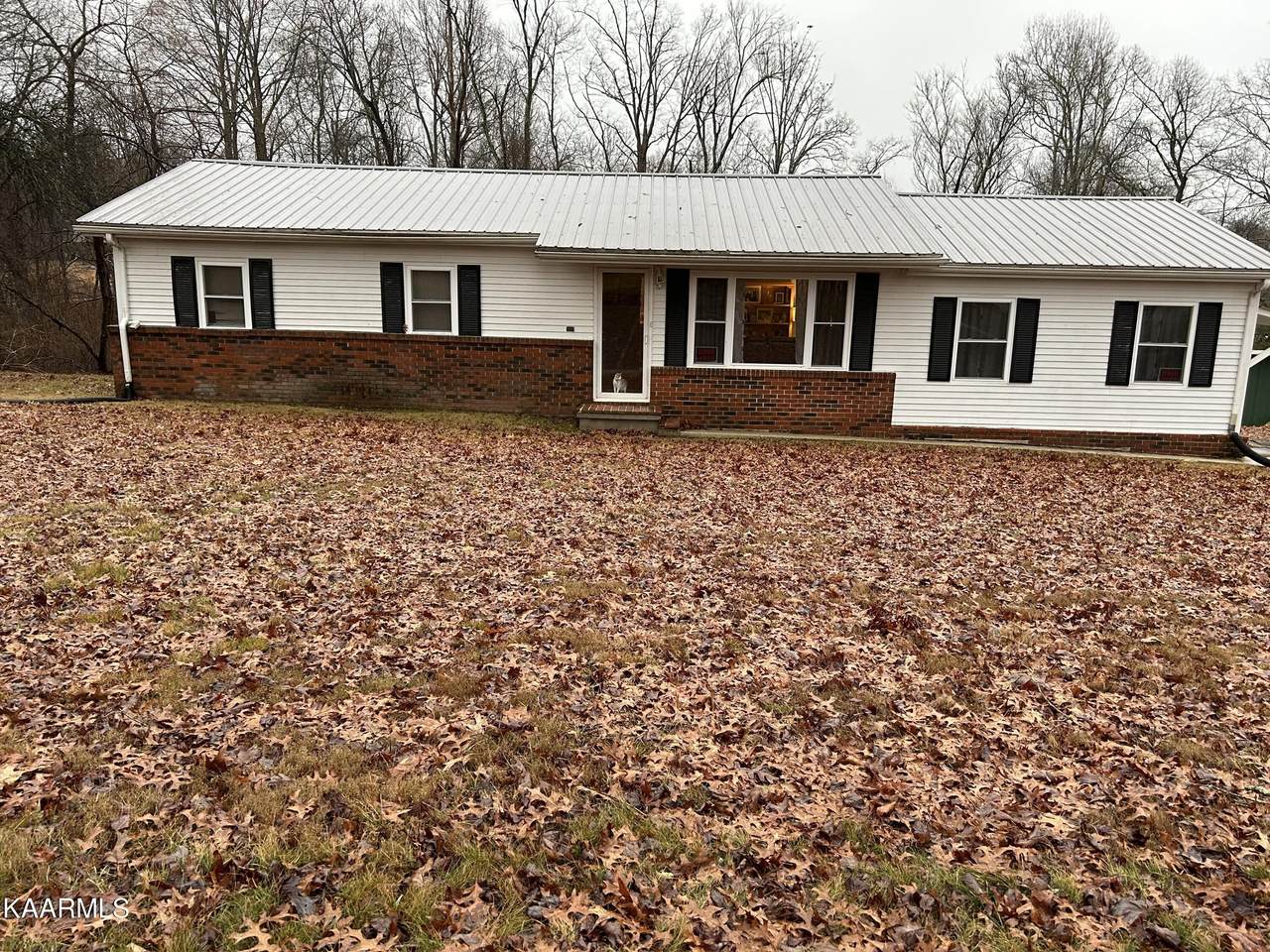 2421 Tinchtown Rd - Photo 1
