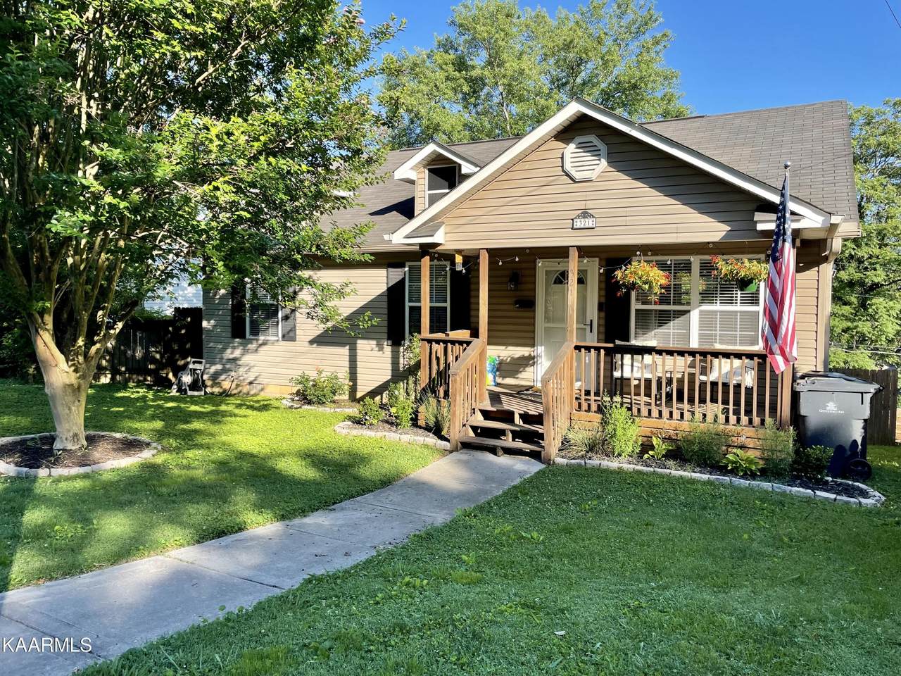 321 Churchwell Ave - Photo 1