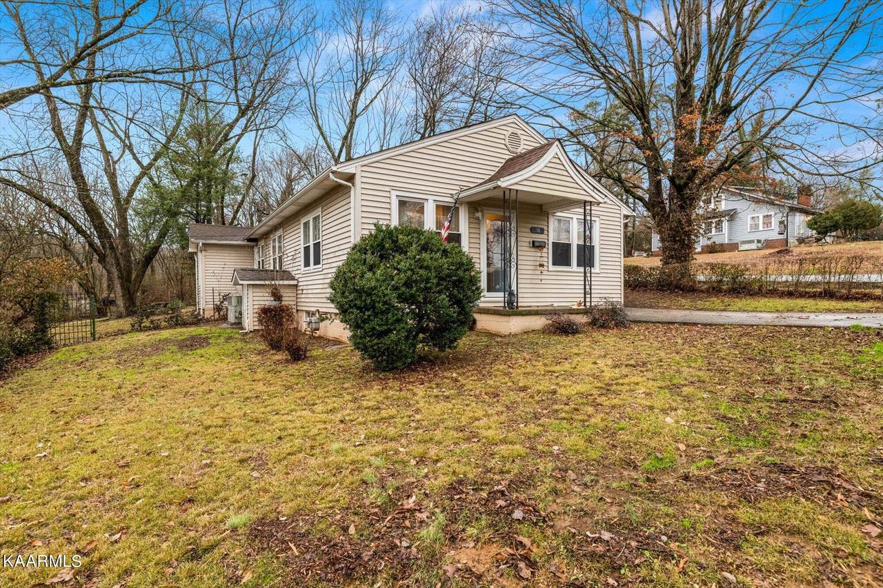 10 Fairview Ave - Photo 1