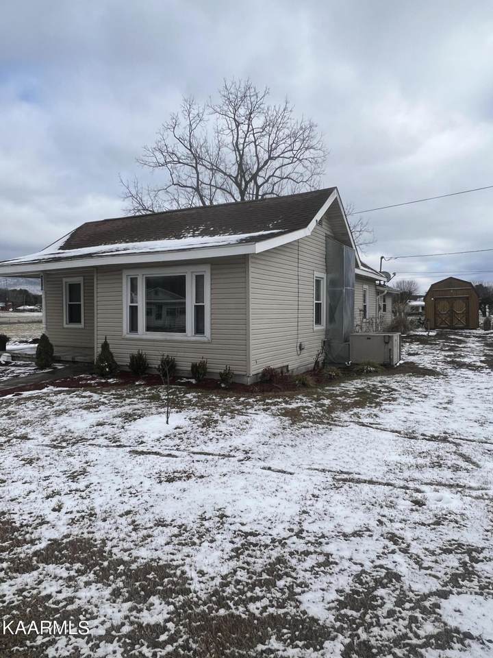 180 Jackson Ave - Photo 1