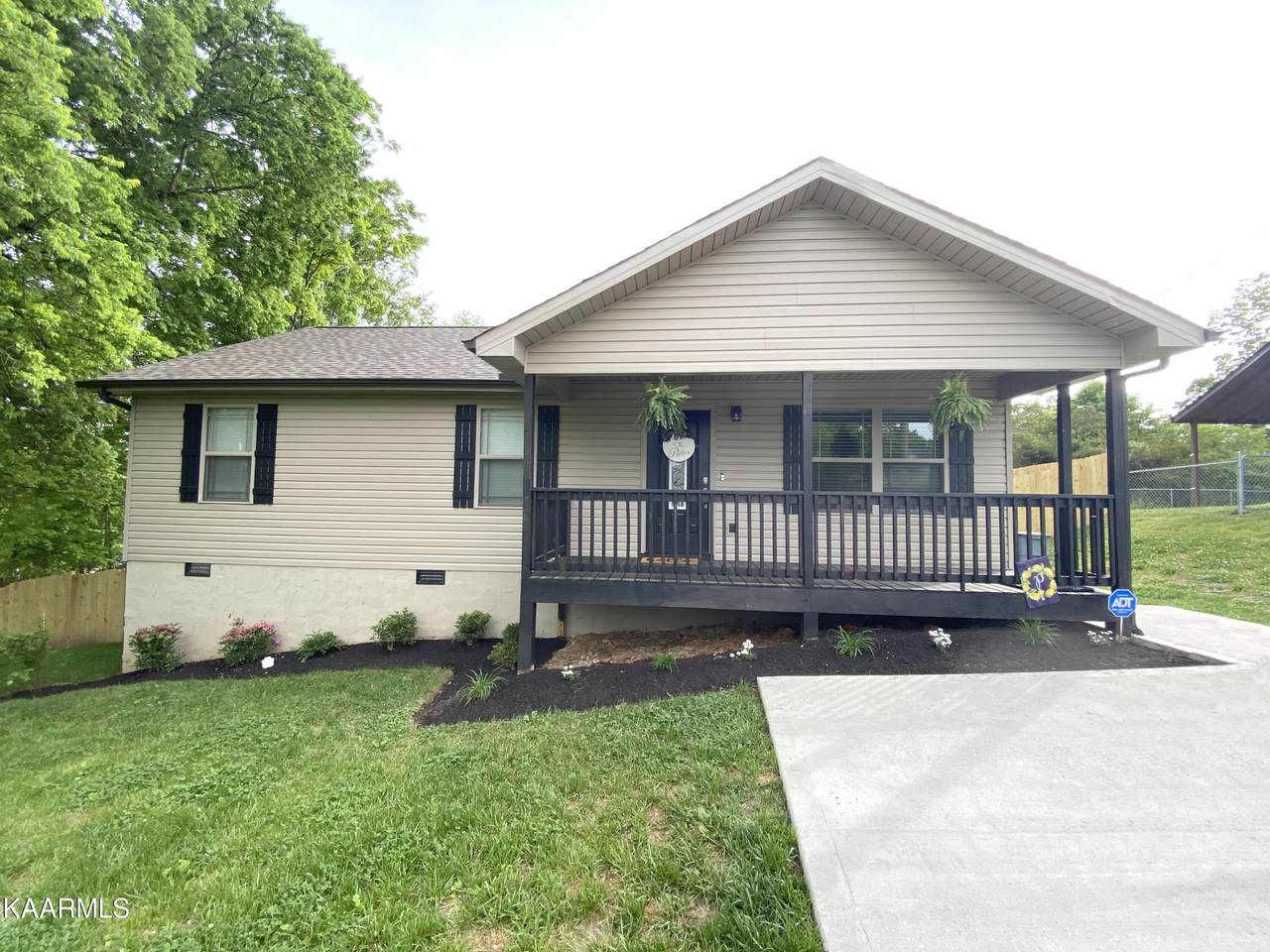 504 Beets St - Photo 1