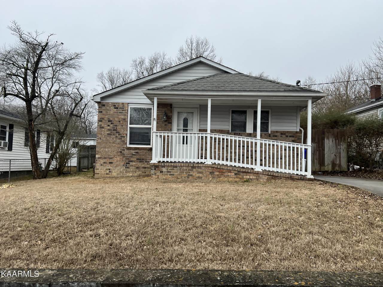 543 Henderson St - Photo 1