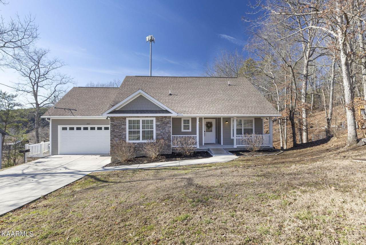 847 Lee Circle - Photo 1