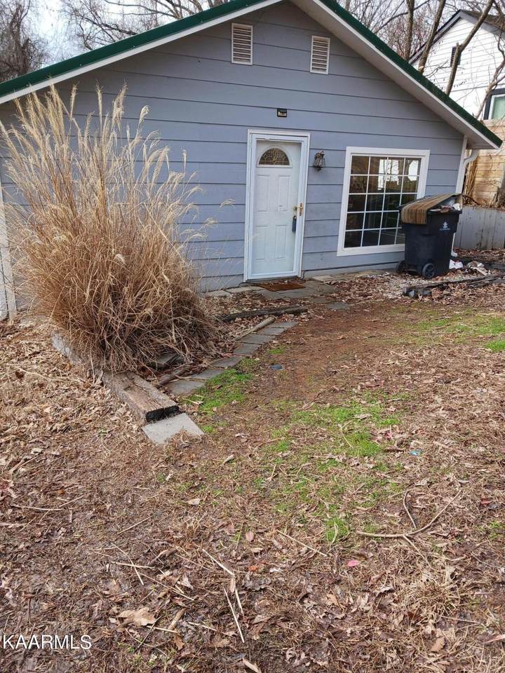 112 Pelham Park Rd - Photo 1