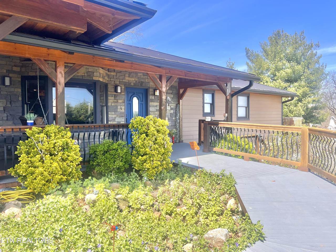 1033 Hillview Drive - Photo 1