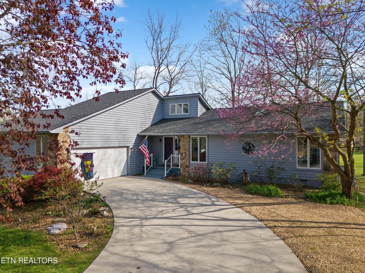 454 Lakeview Drive - Photo 1