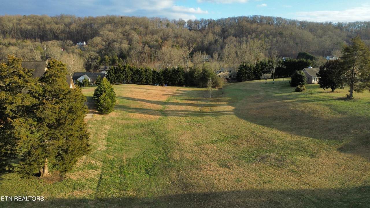 145 Old Farm Rd - Photo 1