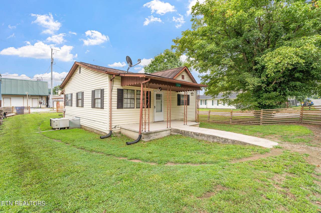 308 Railroad Ave - Photo 1