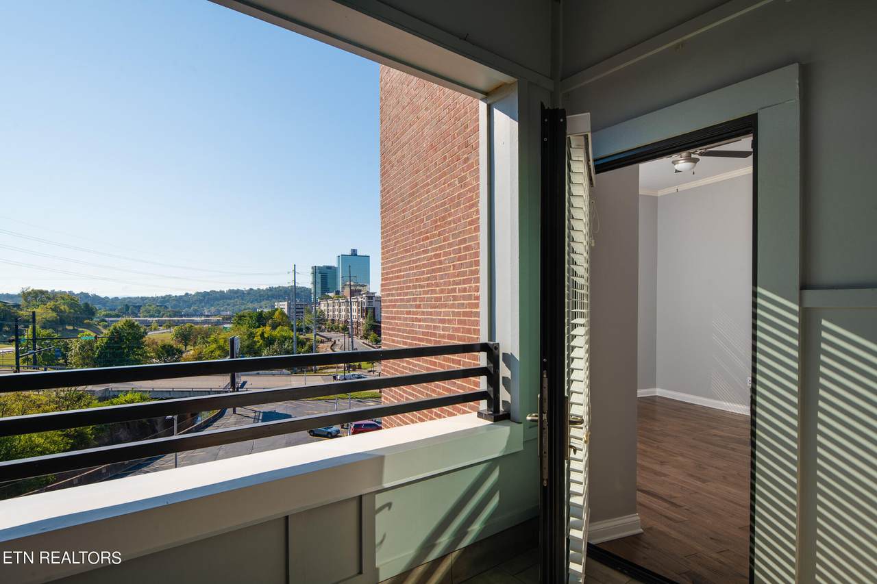 115 Willow Ave - Photo 1