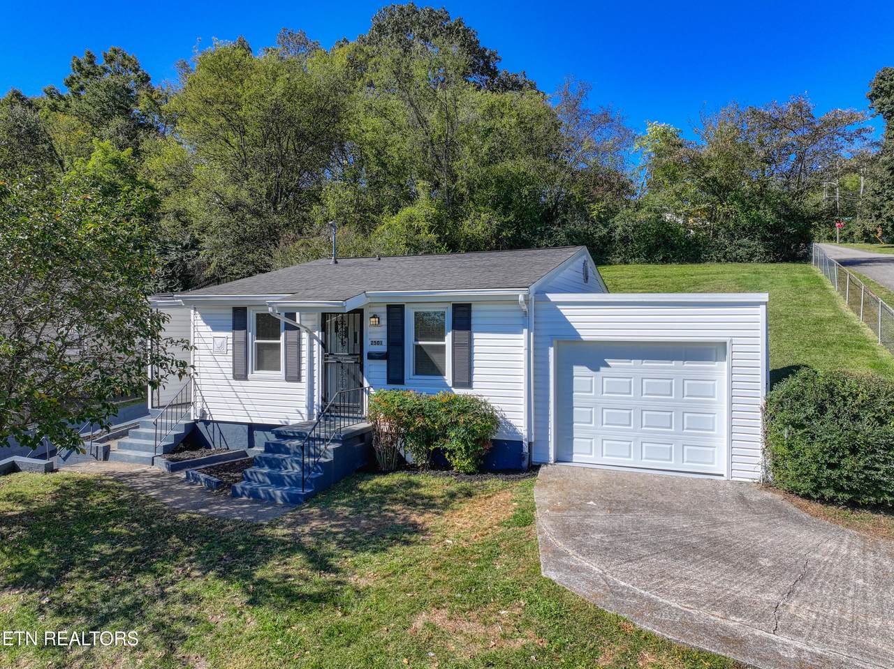 2501 Truman Ave - Photo 1