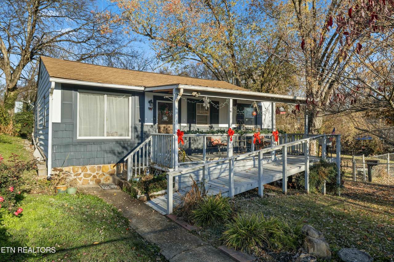 1525 Delaware Ave - Photo 1