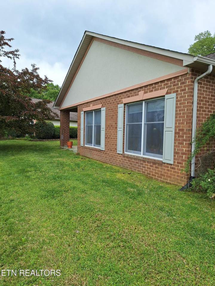 3004 Brentwood Court - Photo 1