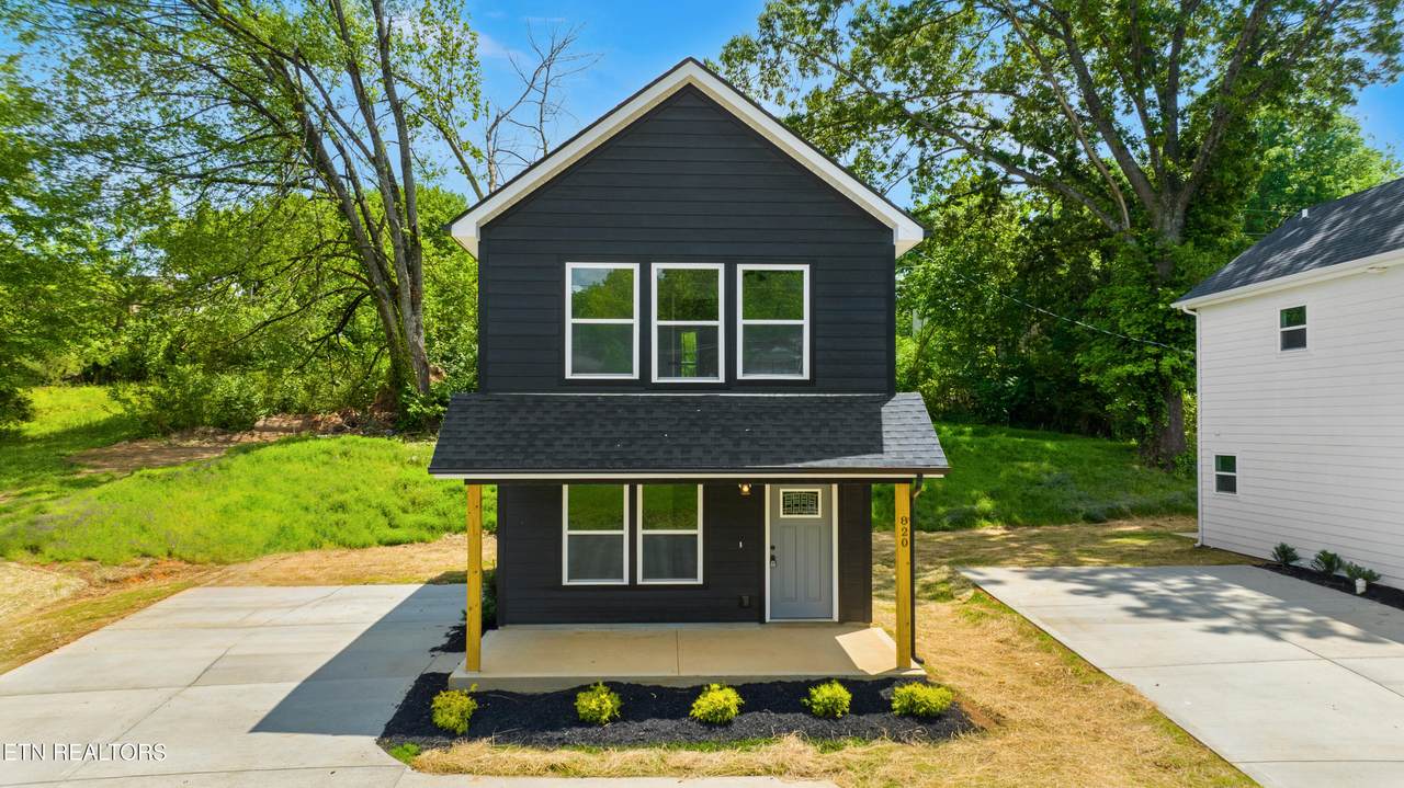 820 Oldham Ave - Photo 1