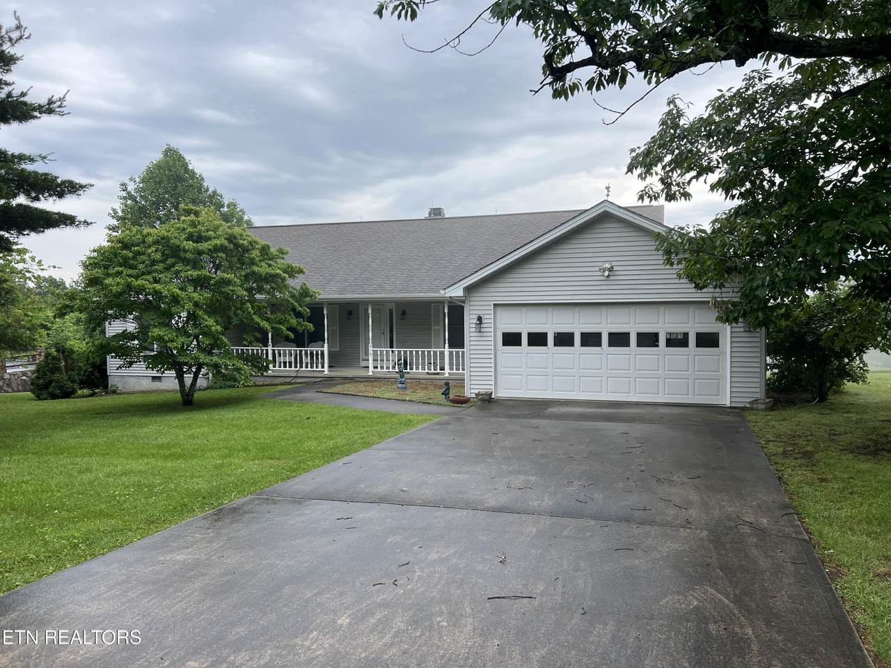 319 Grandview Drive - Photo 1