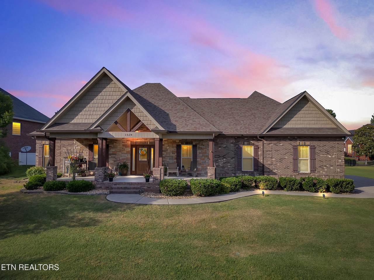 1528 Aberdeen Drive - Photo 1