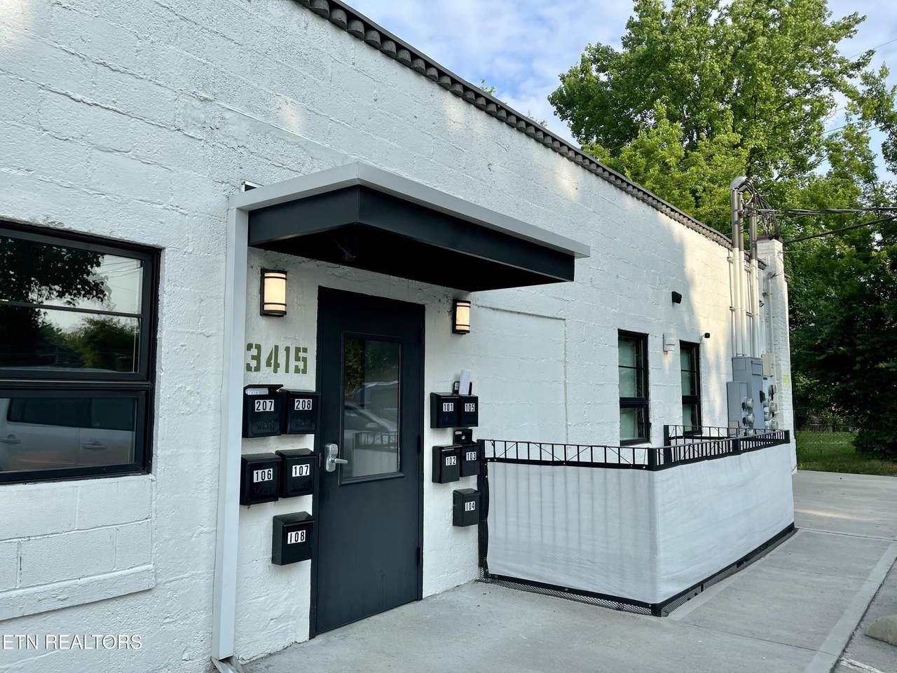 3415 Broadway St - Photo 1