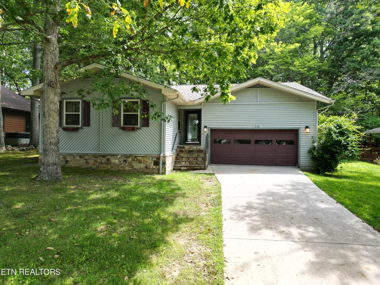 215 Snead Drive - Photo 1
