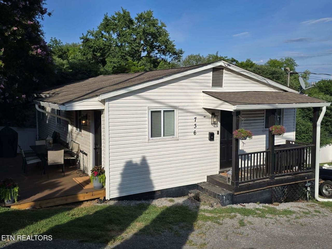 736 Oak Hill Ave - Photo 1