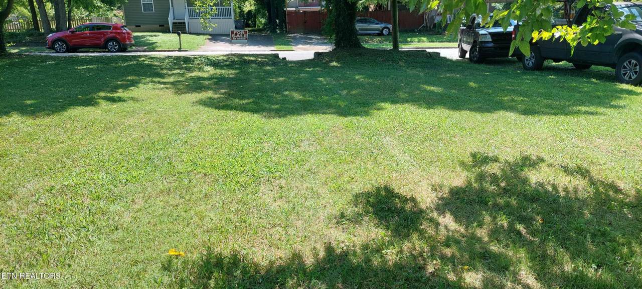 1833 Woodbine Ave - Photo 1