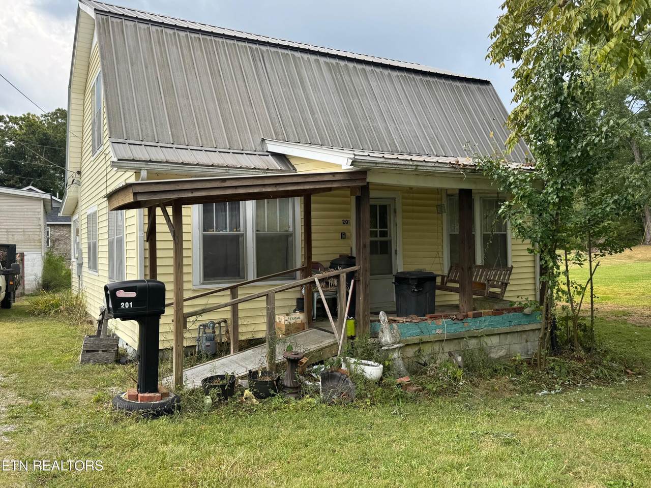 201 Taylor Ave - Photo 1