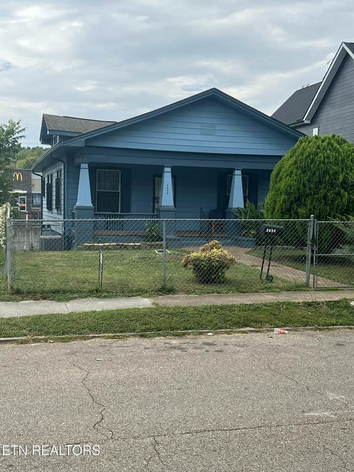 2829 Linden Ave - Photo 1