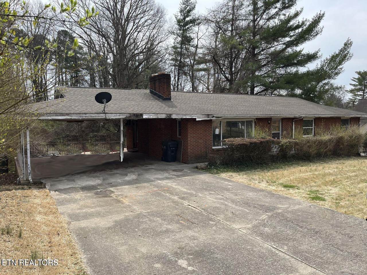 2440 Brooks Ave - Photo 1