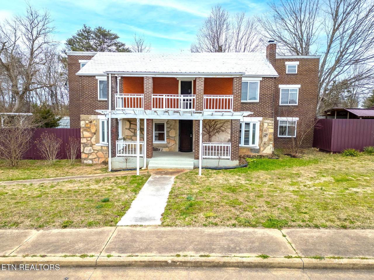 313 Amhurst Place - Photo 1