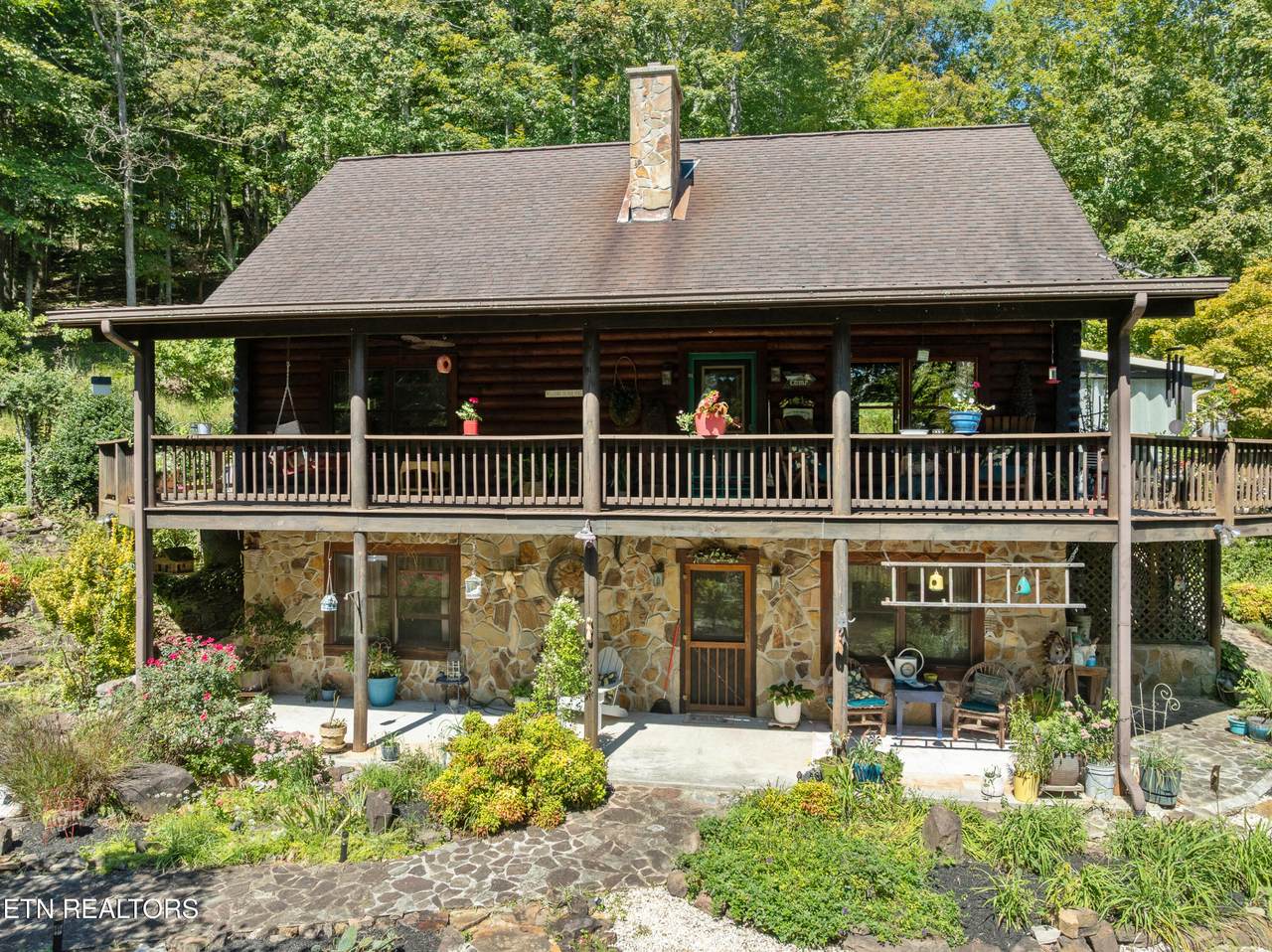 1130 Lakeview Drive - Photo 1