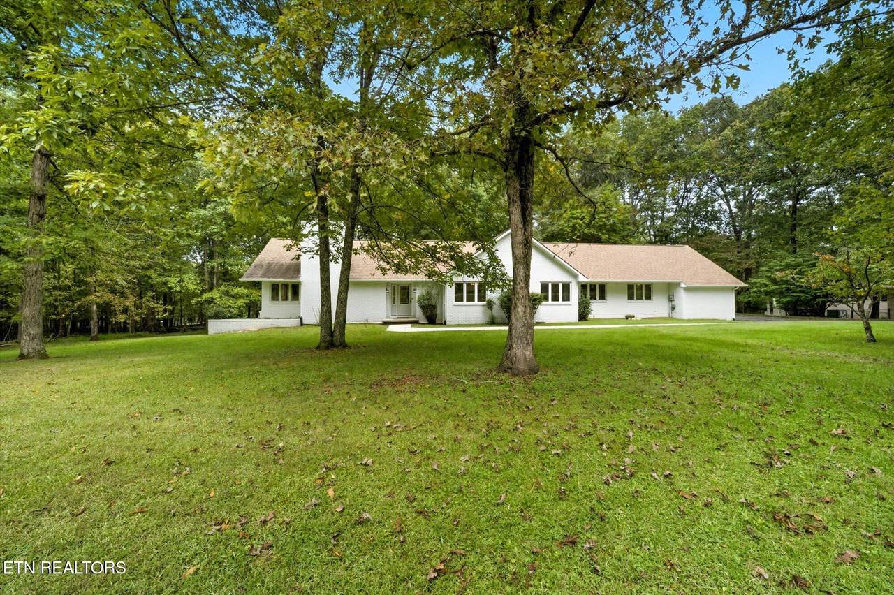 696 Laurel Circle - Photo 1