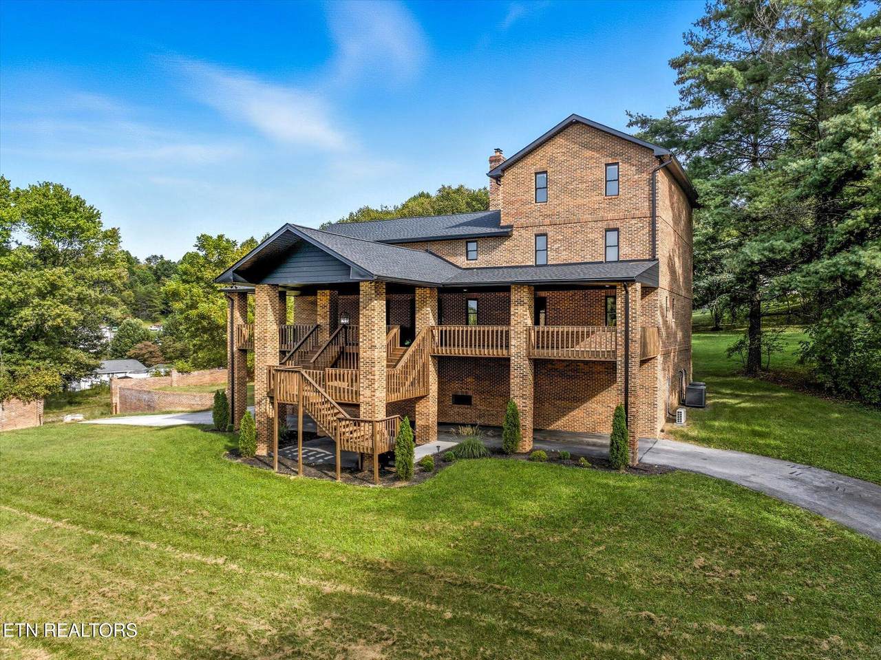 120 Brookfield Drive - Photo 1