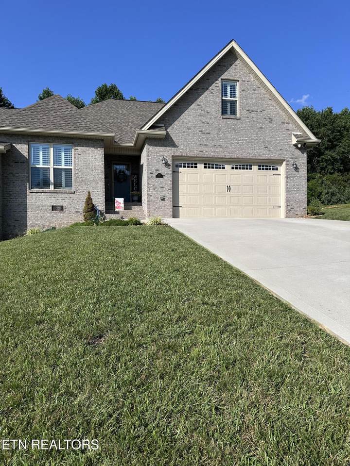 427 Cromwell St - Photo 1