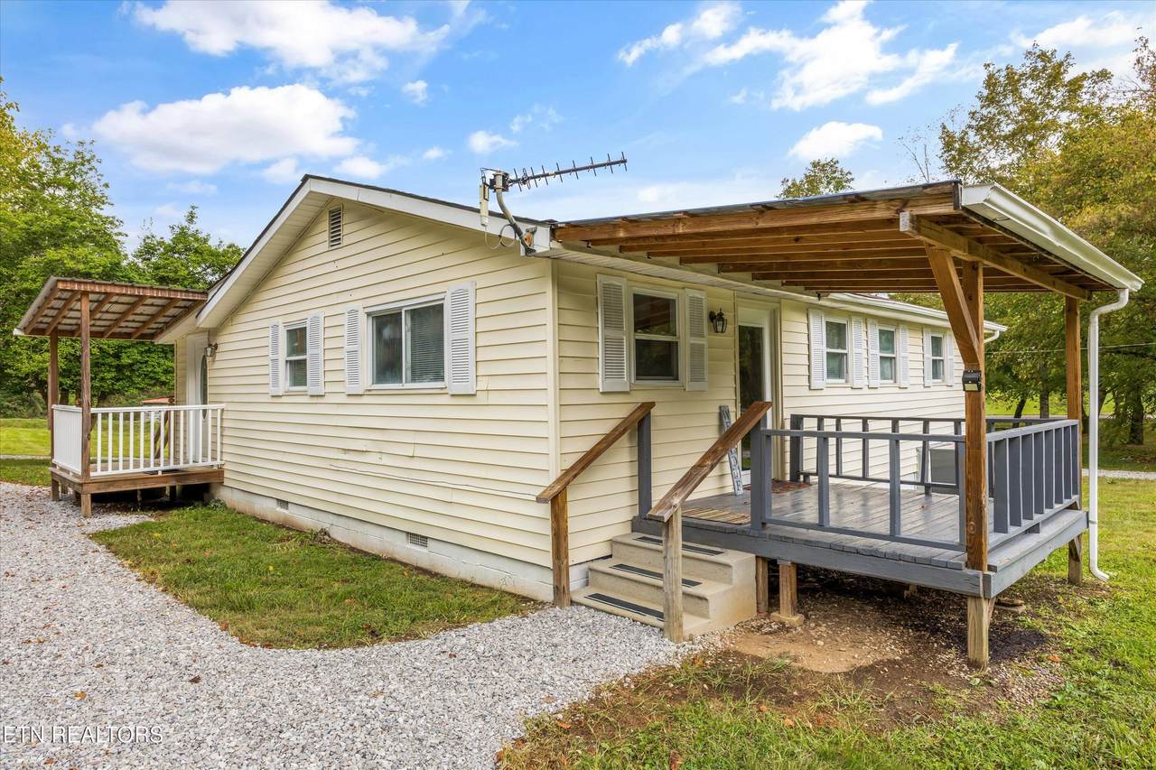 5704 Scott Hwy - Photo 1