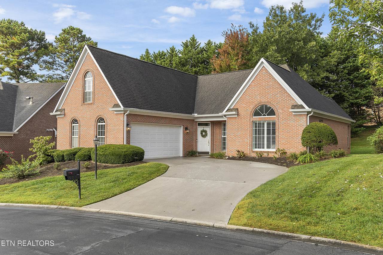 539 Glen Ives Way - Photo 1